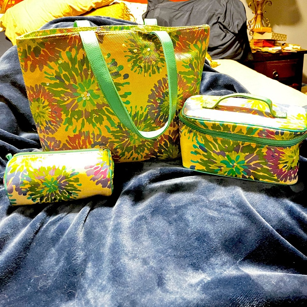 Bath and Body Works Weekend Tote w/ 2 Accessory Bags